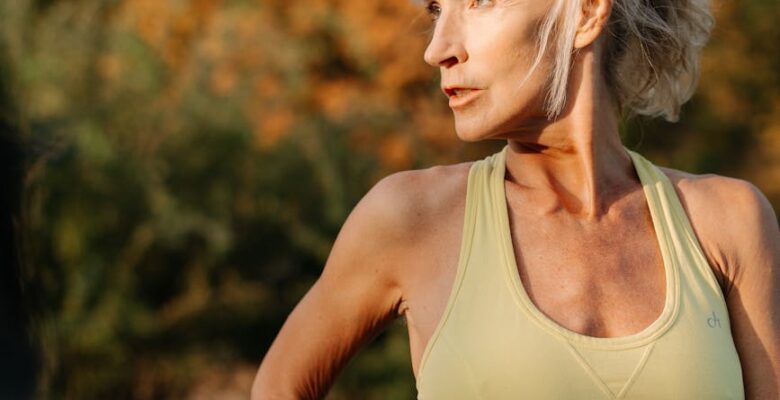 woman inn sports bra exercising